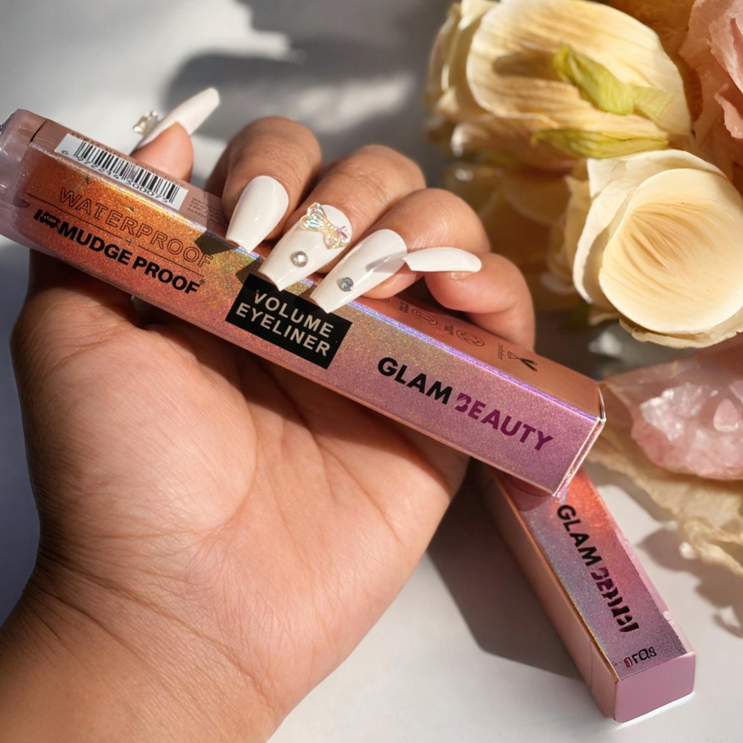 Glam beauty eyeliner