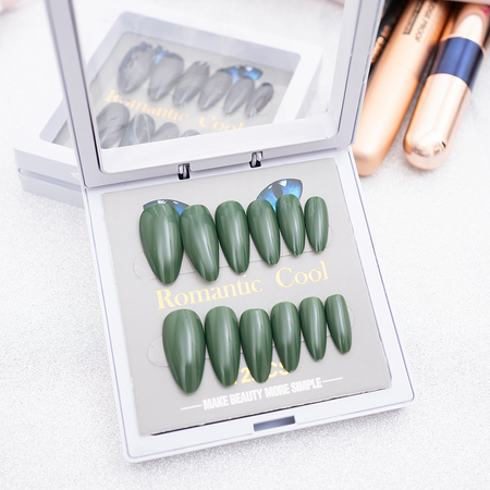 Emerald Velvet Nails