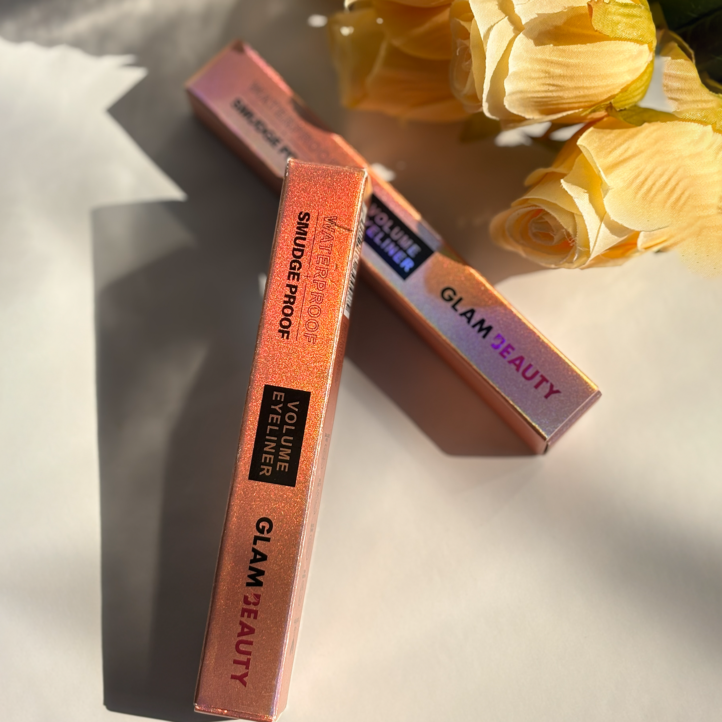 Glam beauty eyeliner
